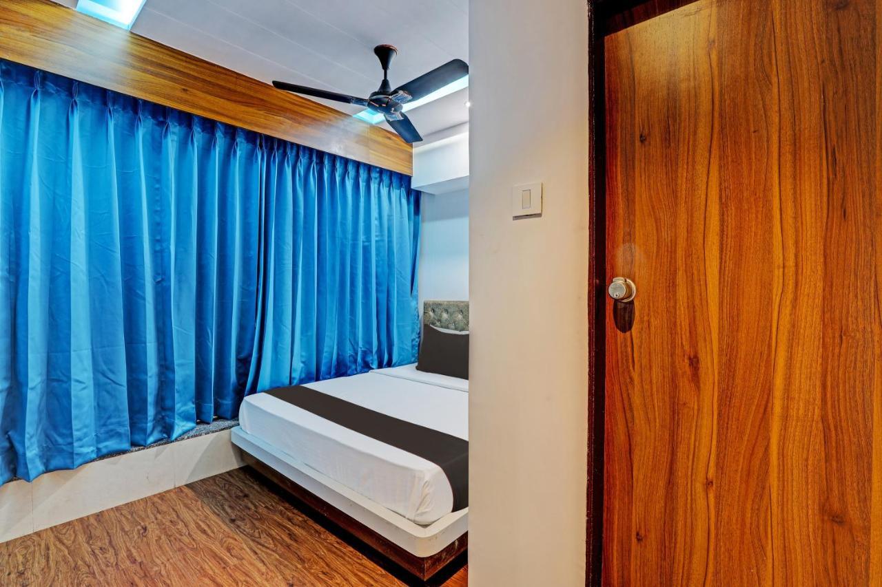 Collection O Hotel Swarg Surat Esterno foto