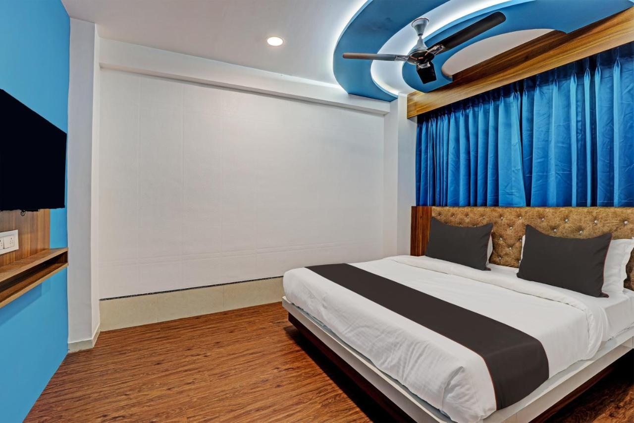 Collection O Hotel Swarg Surat Esterno foto