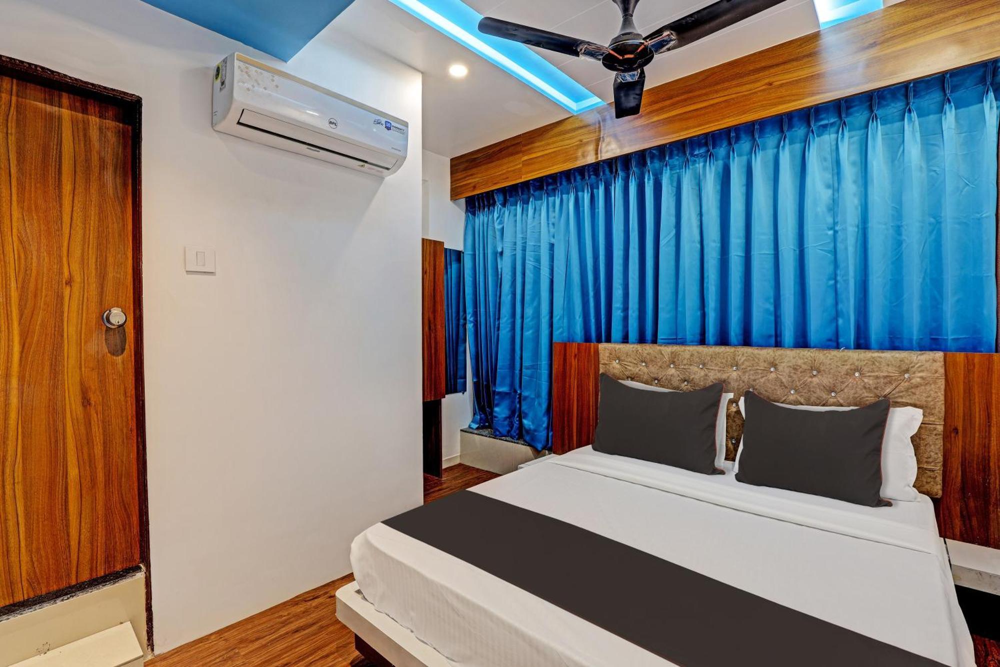 Collection O Hotel Swarg Surat Esterno foto