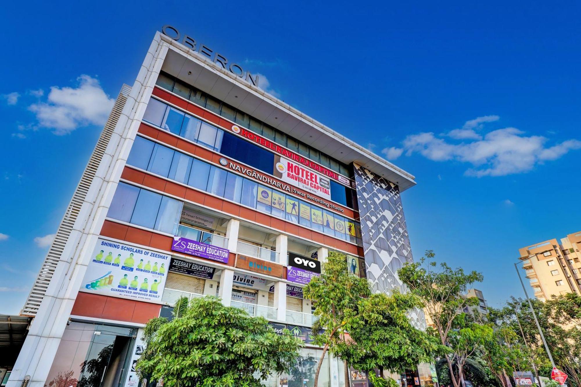 Collection O Hotel Swarg Surat Esterno foto