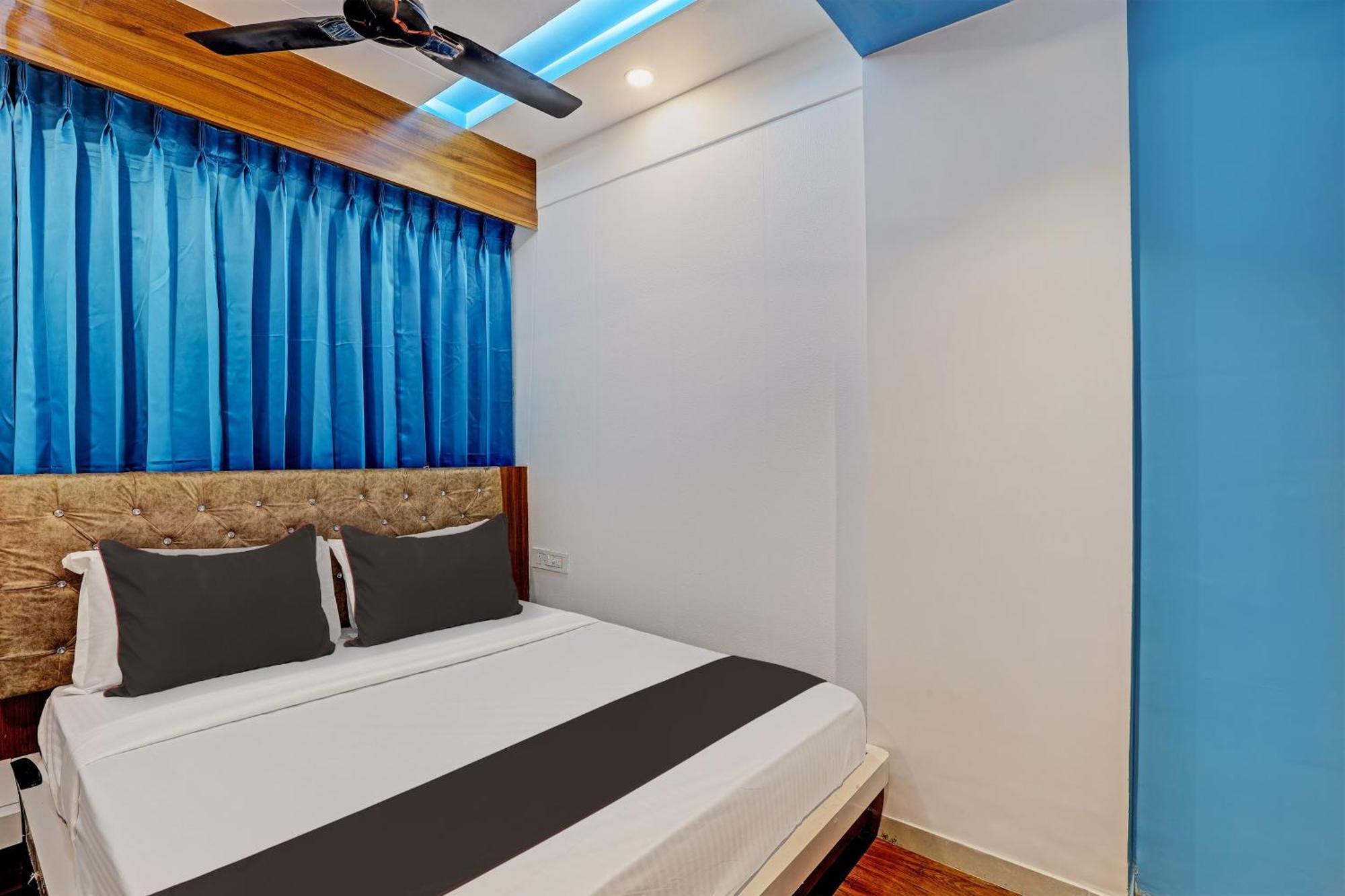 Collection O Hotel Swarg Surat Esterno foto