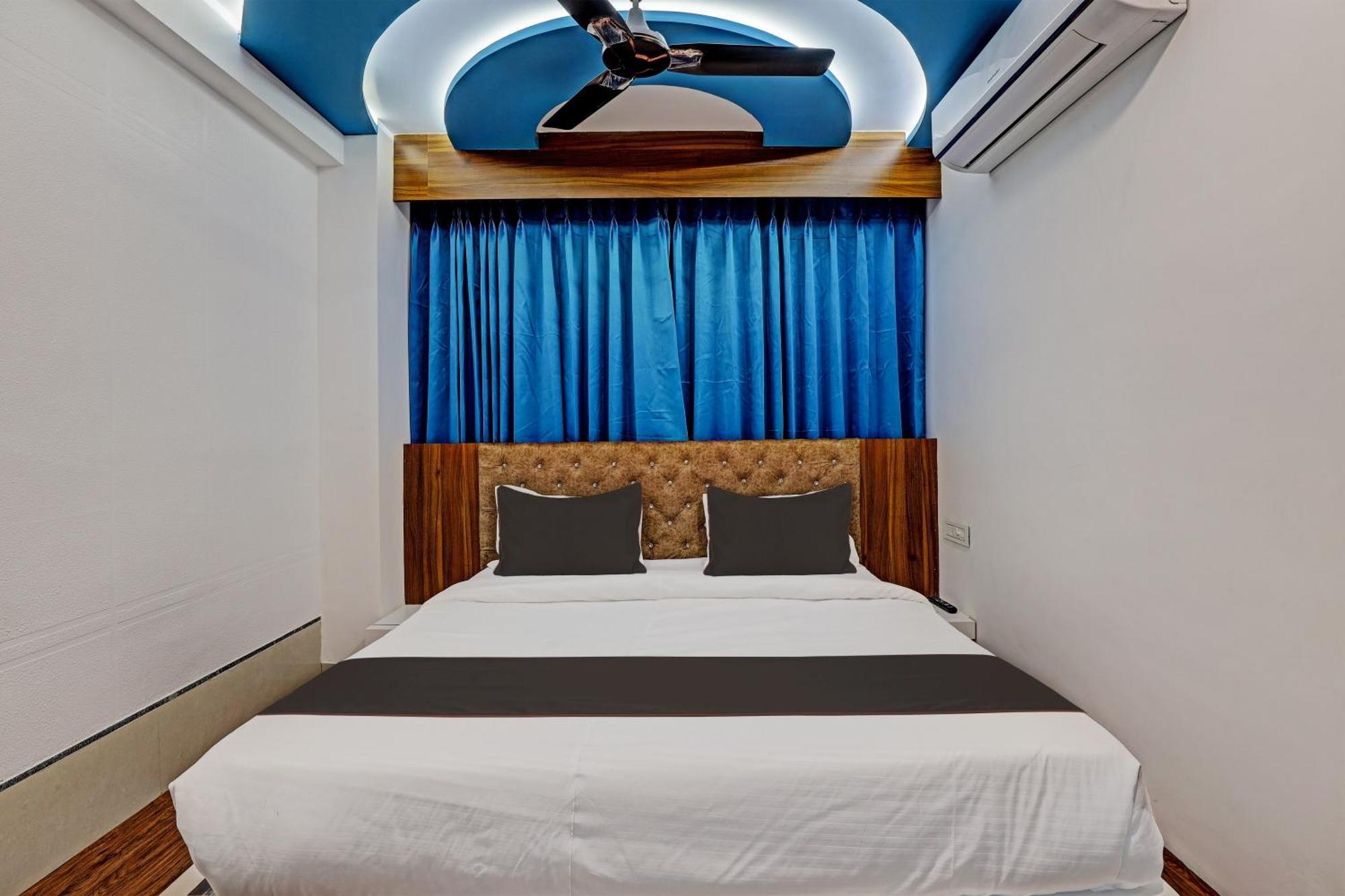 Collection O Hotel Swarg Surat Esterno foto