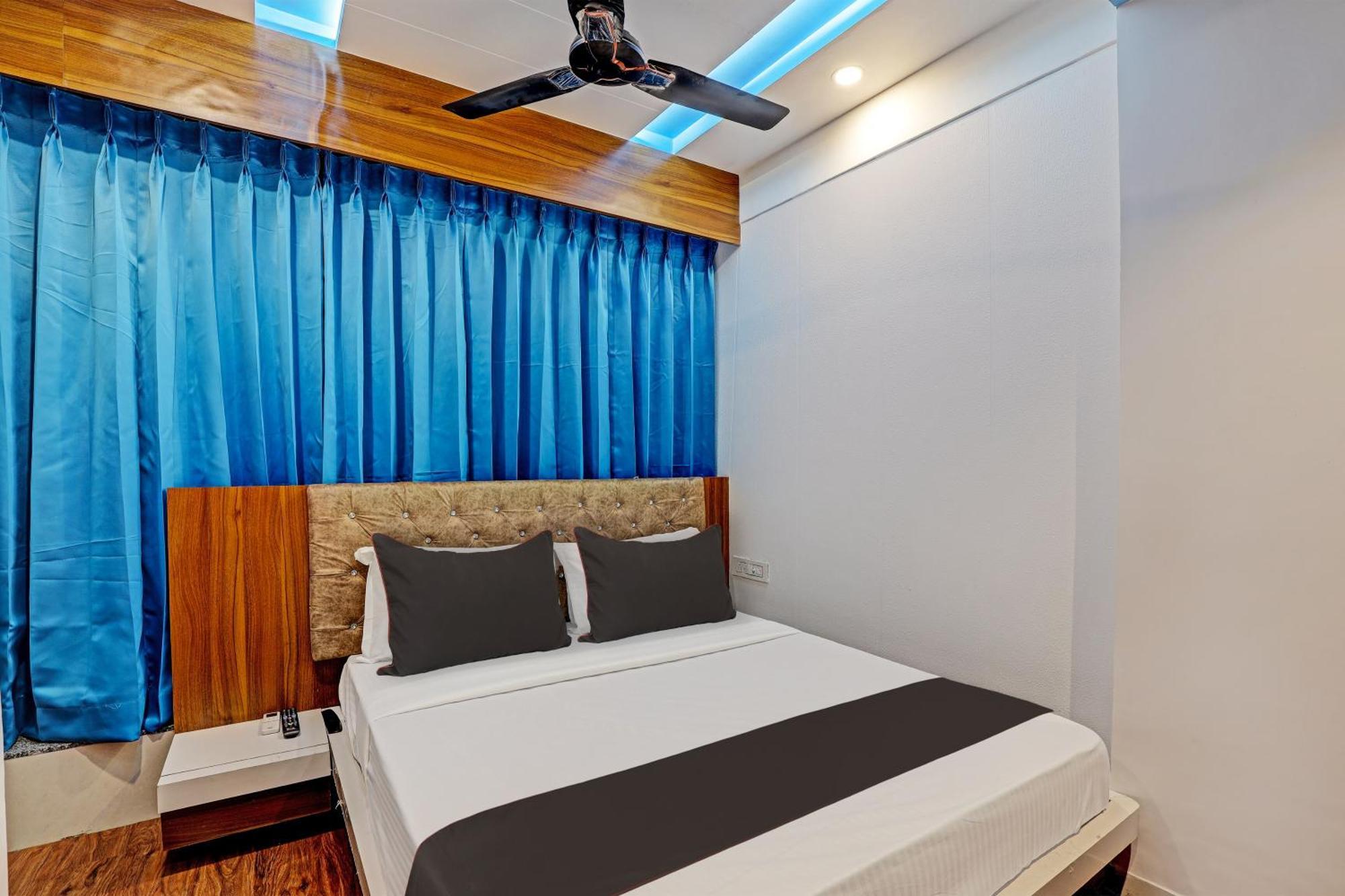 Collection O Hotel Swarg Surat Esterno foto