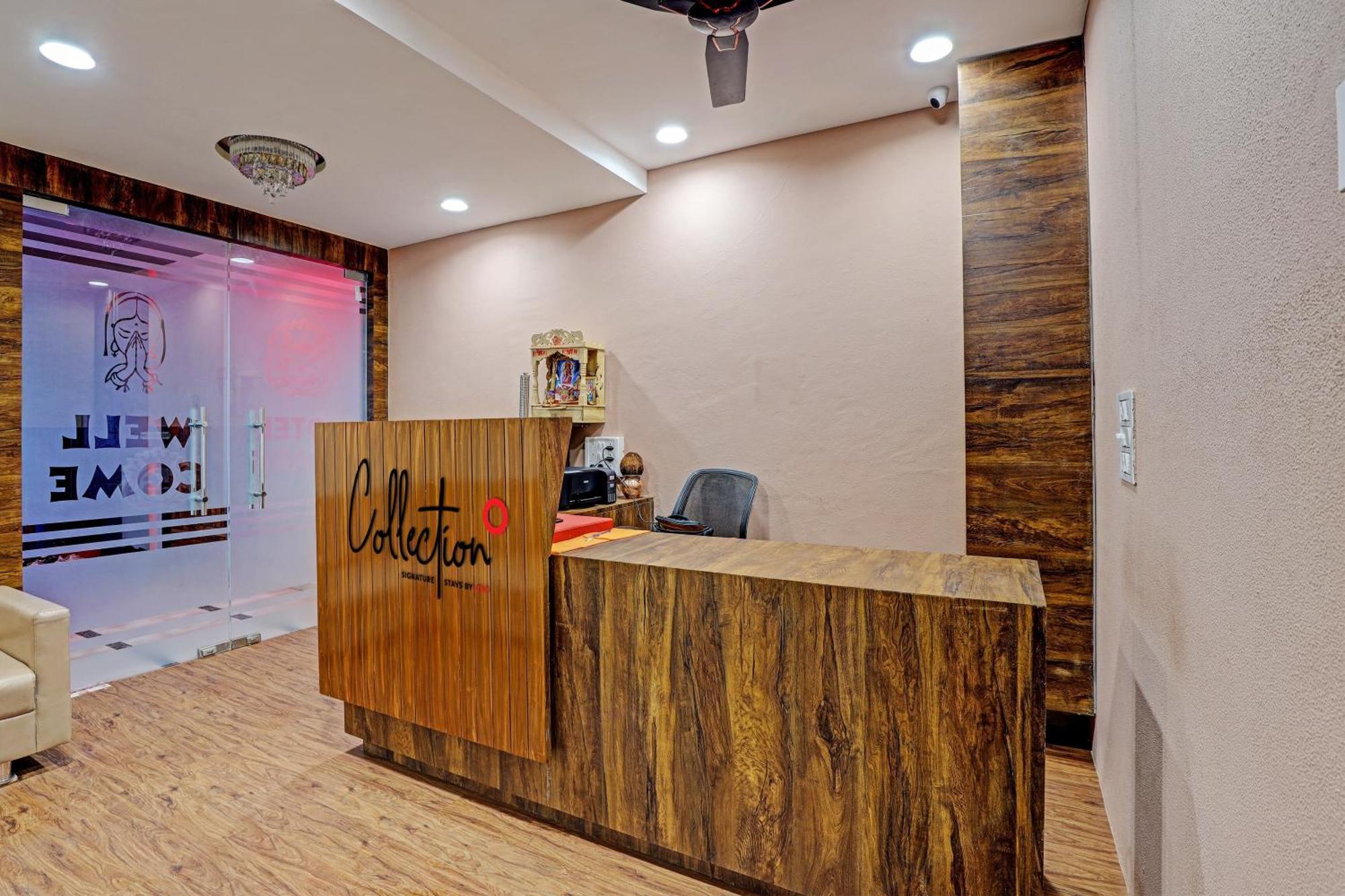Collection O Hotel Swarg Surat Esterno foto