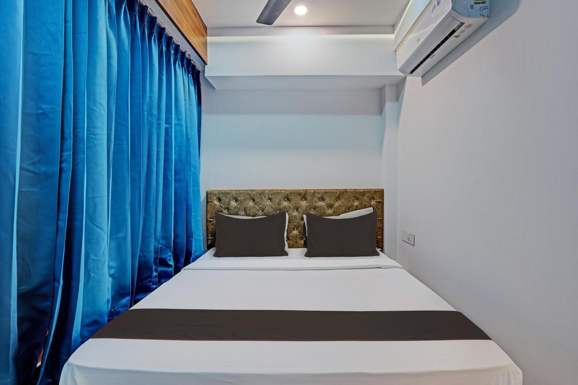 Collection O Hotel Swarg Surat Esterno foto